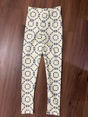 High-Rise Cream Printed Leggings with Navy Medallion Pattern